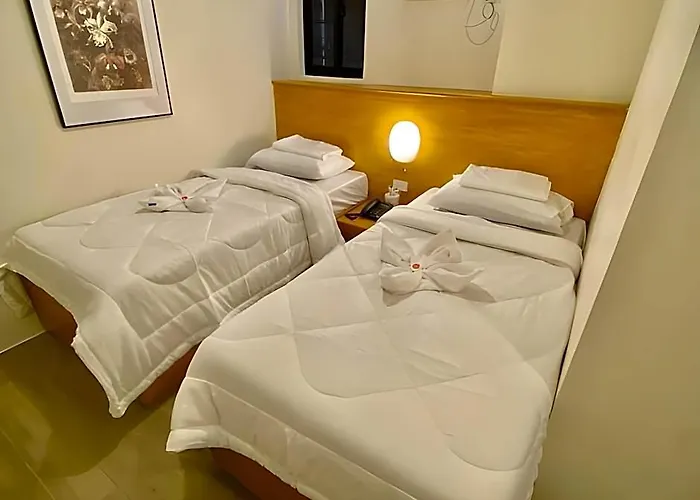 호텔 Aurora Pasay Near Airport 3*