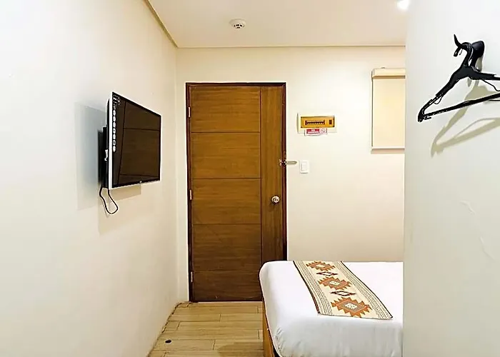 호텔 Aurora Pasay Near Airport 3*